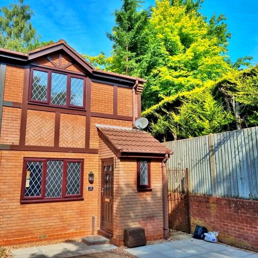 2 Bedroom Semi-Detached House To Rent In Park Mews, Selly Oak, Birmingham, B29