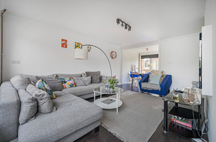 2 Bedroom Maisonette For Sale In Liebenrood Road, Reading, Berkshire, RG30
