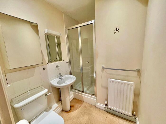 3 Bedroom Terraced House For Sale In Mosquito Way, Hatfield, AL10