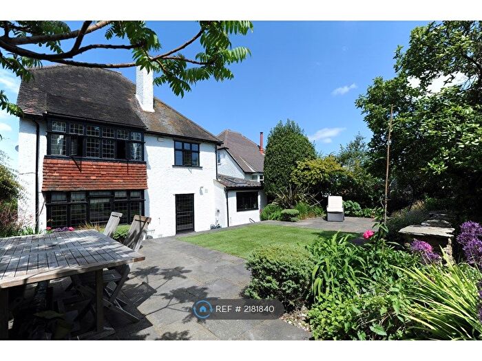 4 Bedroom Detached House To Rent In Mountside, Guildford, GU2