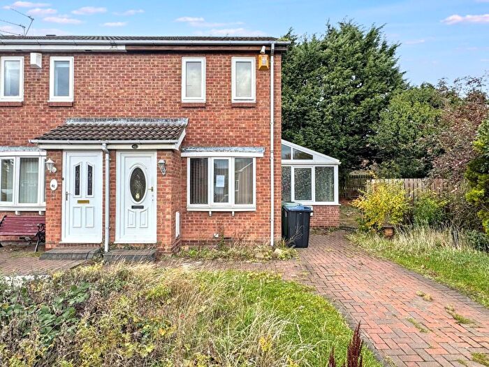 2 Bedroom Semi-Detached House For Sale In Glanton Close, Wardley, Gateshead, Tyne And Wear, NE10