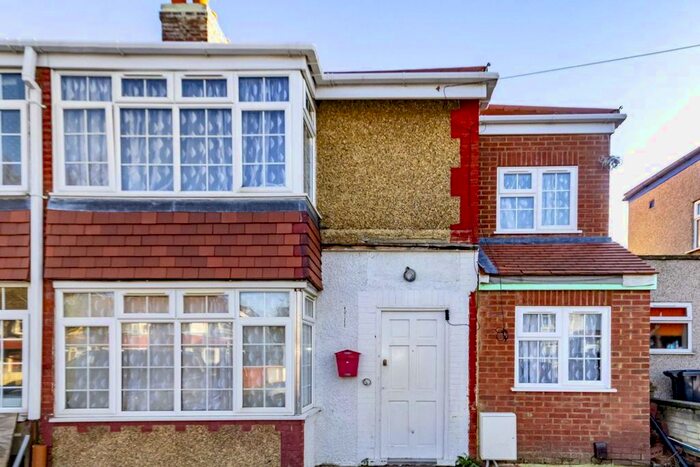 Studio To Rent In Federal Road, Perivale, Greenford UB6