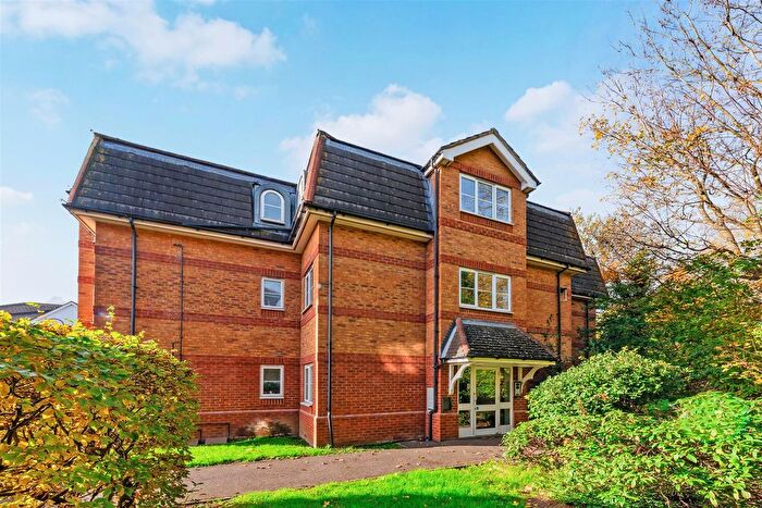 2 Bedroom Flat To Rent In Chaucer Way, Colliers Wood, London, SW19