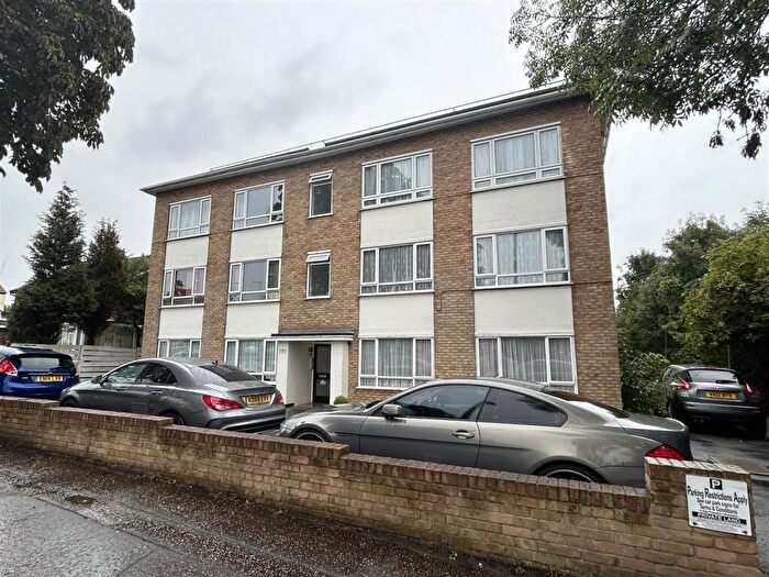 2 Bedroom Apartment To Rent In Southbourne Grove, Westcliff On Sea, SS0