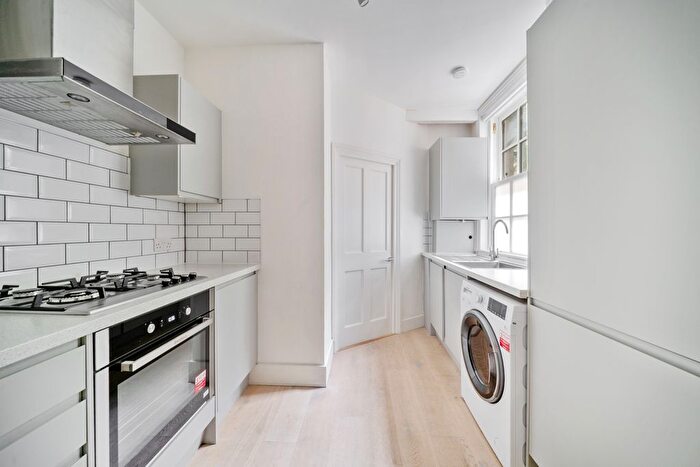 1 Bedroom Flat To Rent In Merrow Street, Walworth Village, London, SE17