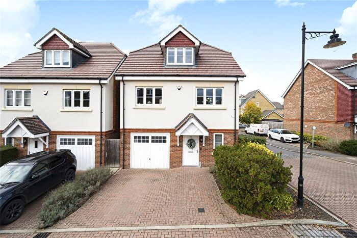 4 Bedroom Detached House For Sale In Knaphill, Woking, GU21