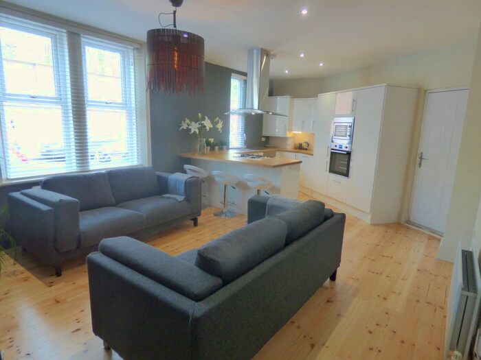 2 Bedroom Flat To Rent In Brentwood Avenue, Jesmond, Newcastle Upon Tyne, NE2