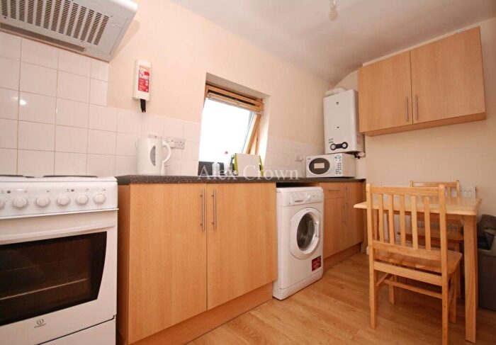 2 Bedroom Flat To Rent In Brecknock Road, Camden Town, N7