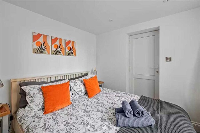 2 Bedroom Apartment To Rent In Radnor Place, Plymouth, PL4