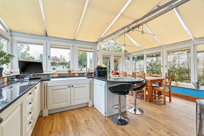 4 Bedroom Detached House For Sale In Westwell Lane, Ashford, TN26