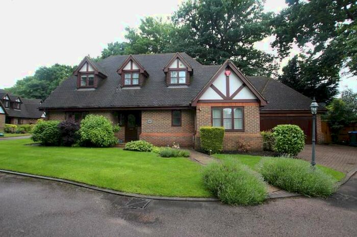 4 Bedroom Detached House To Rent In Woking, GU22