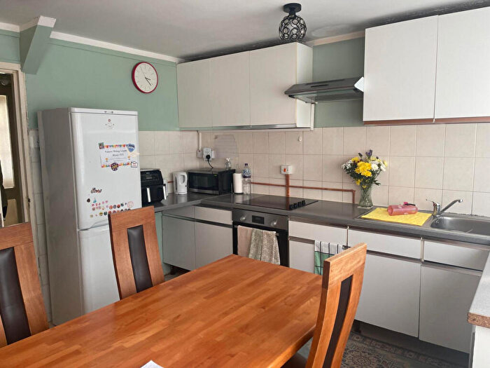 4 Bedroom Detached House To Rent In Little Strand, London, NW9