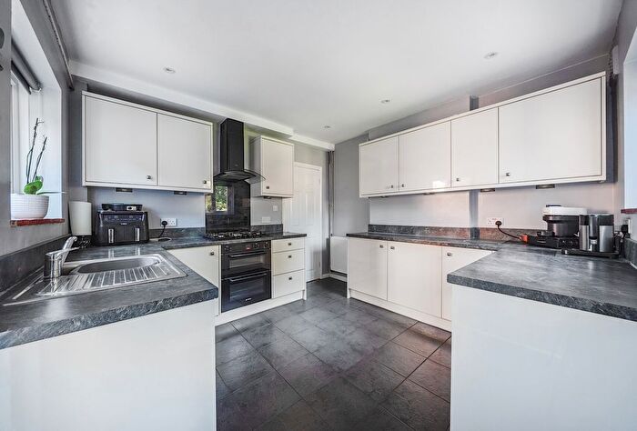 3 Bedroom Semi-Detached House For Sale In Southlands Avenue, Horley, Surrey, RH6