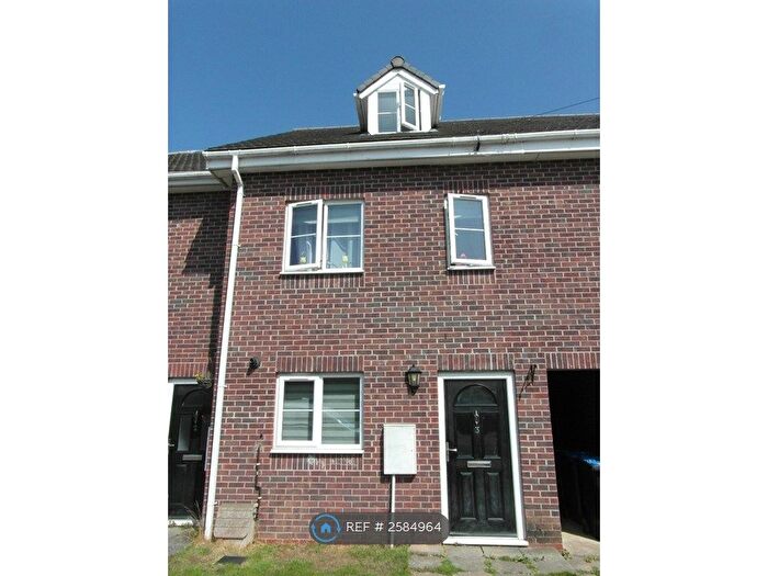 3 Bedroom End Of Terrace House To Rent In Studley Court, Studley, B80