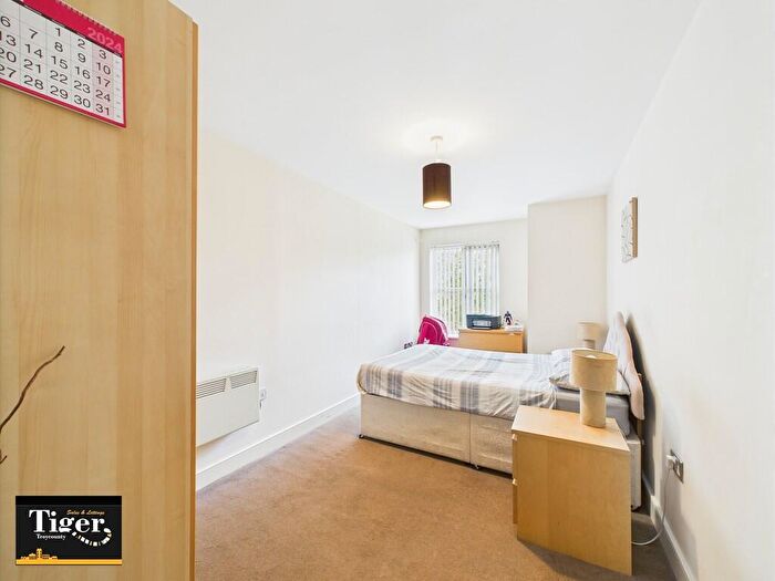 2 Bedroom Apartment For Sale In Woodlands View, Lytham St. Annes, FY8
