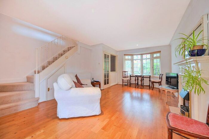 2 Bedroom End Of Terrace House To Rent In Lower Edgeborough Road, Guildford, GU1