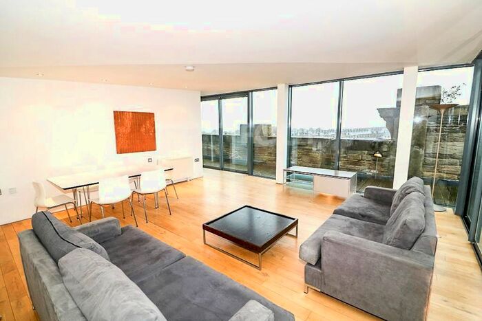 3 Bedroom Flat To Rent In Silk Warehouse, Lister Mills, Bradford, BD9