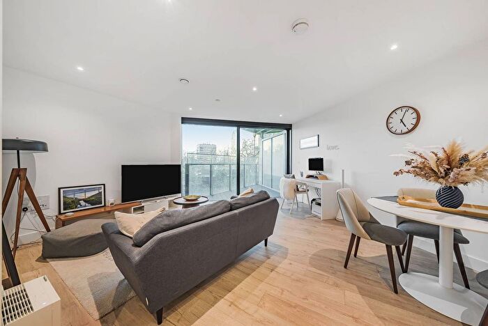 1 Bedroom Flat To Rent In Churchyard Row, Elephant And Castle, London, SE11