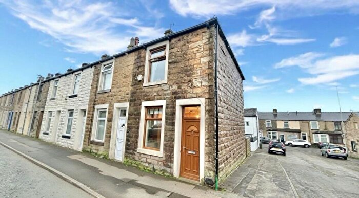 2 Bedroom End Of Terrace House For Sale In Gorple Street, Briercliffe, Burnley, BB10
