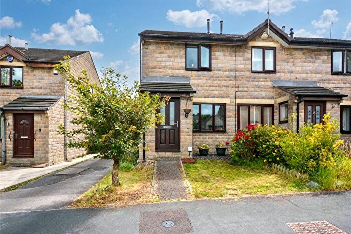 2 Bedroom Town House For Sale In Weavers Croft, Pudsey, West Yorkshire, LS28