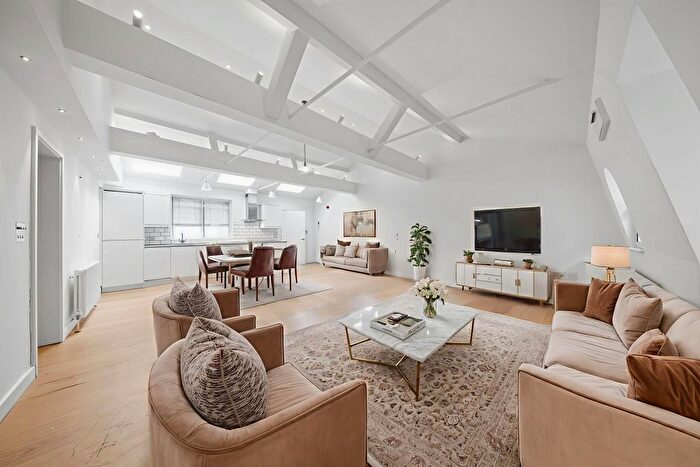 2 Bedroom Flat To Rent In Rupert Street, London, Greater London, Soho, W1D