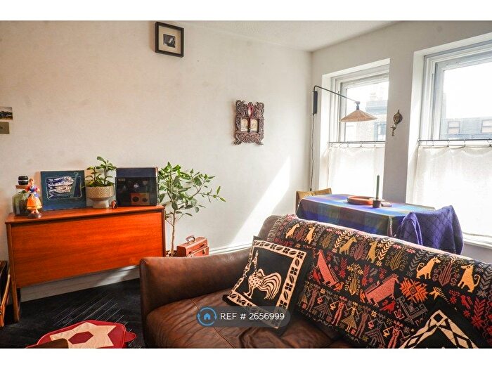 1 Bedroom Flat To Rent In Victoria Park Court, London, E9