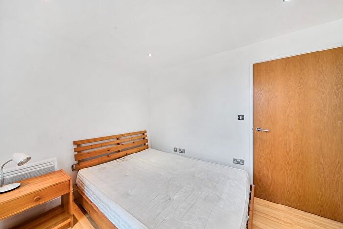2 Bedroom Flat To Rent In High Street, Brentford, TW8