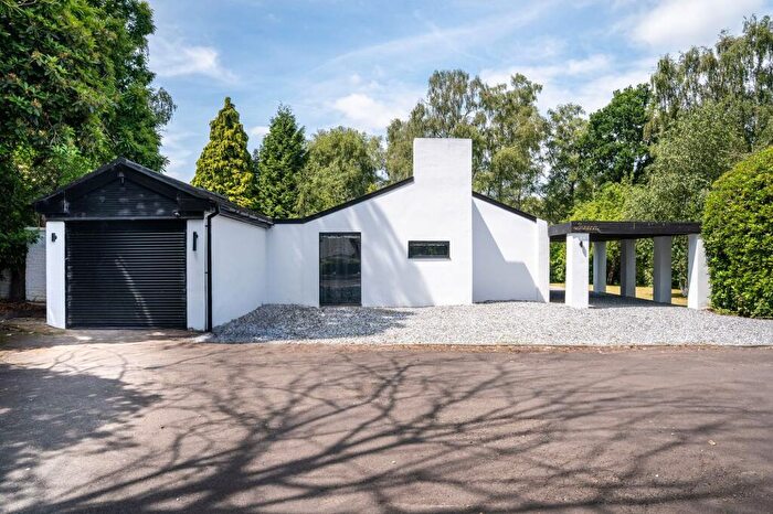 3 Bedroom Detached House To Rent In Woodlands Lane, Storrington, RH20