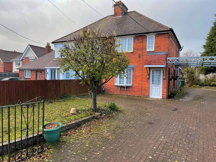 2 Bedroom Semi-Detached House To Rent In Northfield Road, Thatcham, RG18