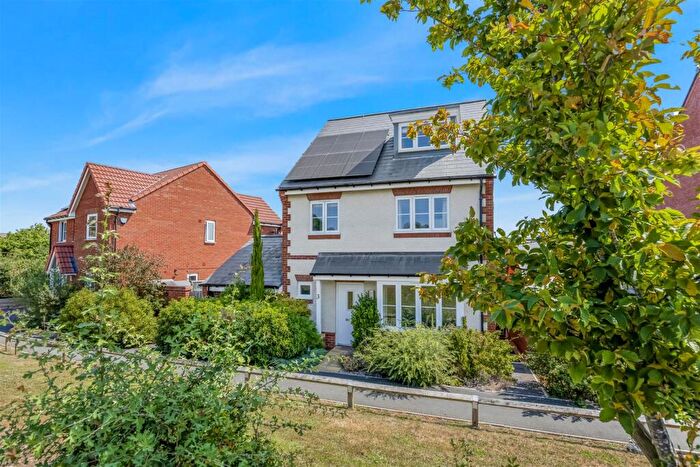 4 Bedroom Detached House To Rent In Alexander Road, Keynsham, BS31