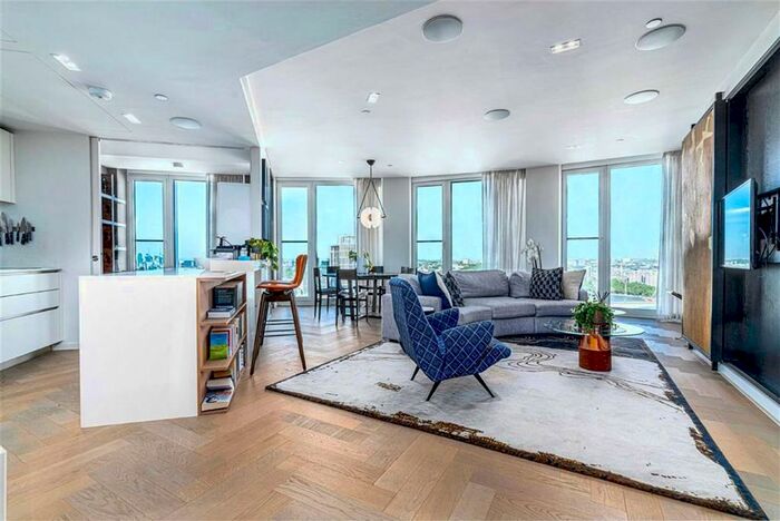 2 Bedroom Flat To Rent In Upper Ground, London, SE1