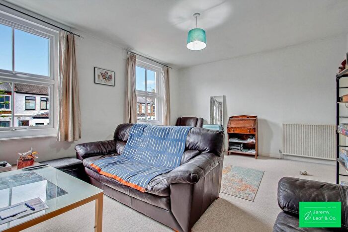 2 Bedroom Flat For Sale In Manor Park Road, East Finchley, London, N2