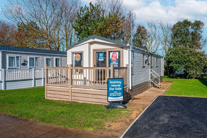 2 Bedroom Park Home For Sale In Coast Road, Corton, NR32