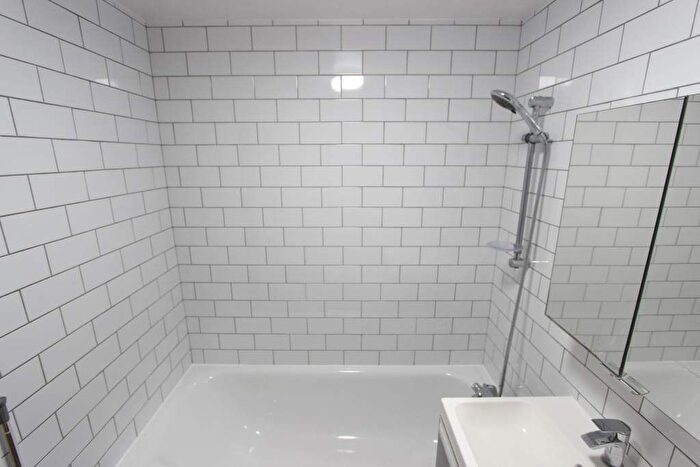 1 Bedroom Flat To Rent In Smugglers Way, London, SW18