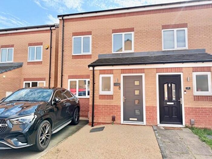 3 Bedroom House To Rent In Cherwell Drive, Bradford, BD6