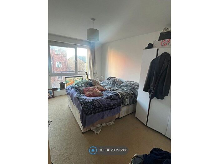 2 Bedroom Flat To Rent In Dunn Street, London, E8