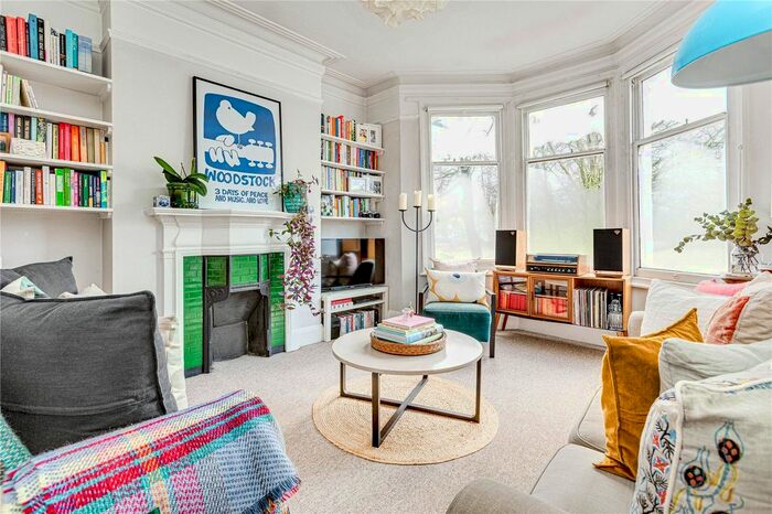 3 Bedroom Maisonette To Rent In Emmanuel Road, London, SW12
