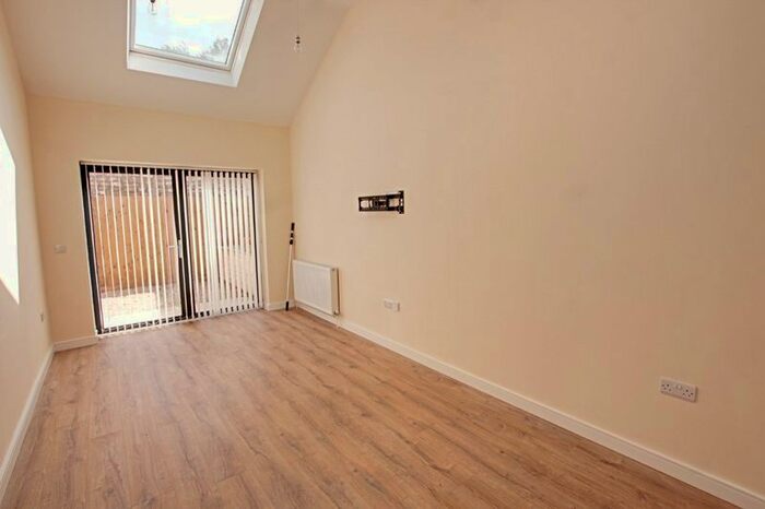 1 Bedroom Flat To Rent In High Street, Twerton, Bath, BA2