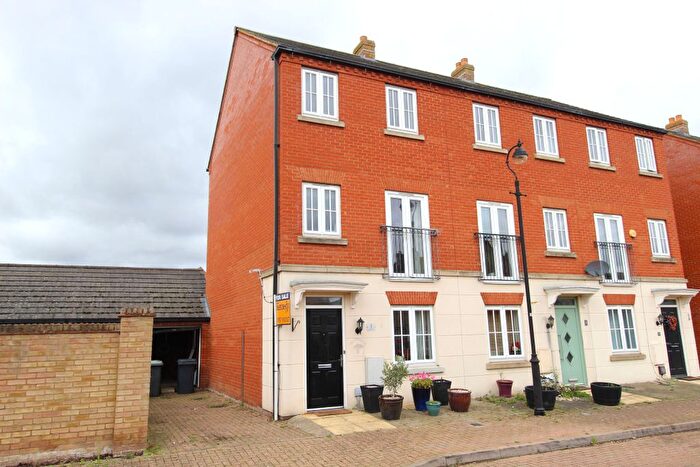 4 Bedroom End Of Terrace House For Sale In Plovers Field, Sandy, SG19
