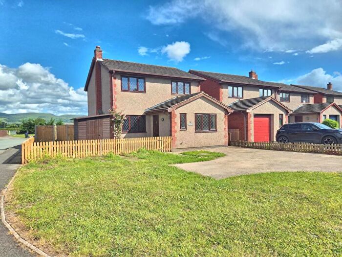 3 Bedroom Detached House For Sale In Ffordd Yr Orsaf, Rhewl, Ruthin, LL15