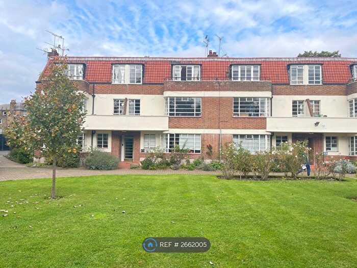 3 Bedroom Flat To Rent In Clissold Court, Stoke Newington, London London, N4