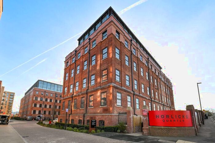 2 Bedroom Flat To Rent In Horlicks Quarter, Slough, SL1