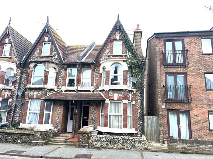 1 Bedroom Apartment To Rent In New Road, Littlehampton, West Sussex, BN17