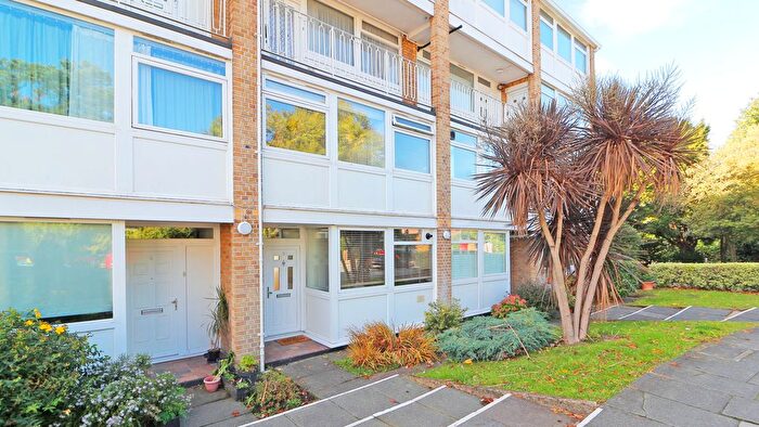 3 Bedroom Maisonette To Rent In Tarnwood Park, Eltham, SE9