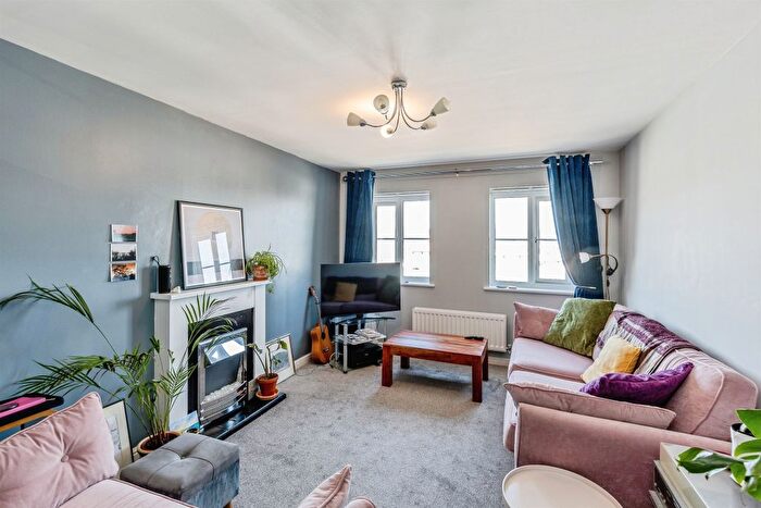 2 Bedroom Flat For Sale In Hedgers Close, Ashton, Bristol, BS3