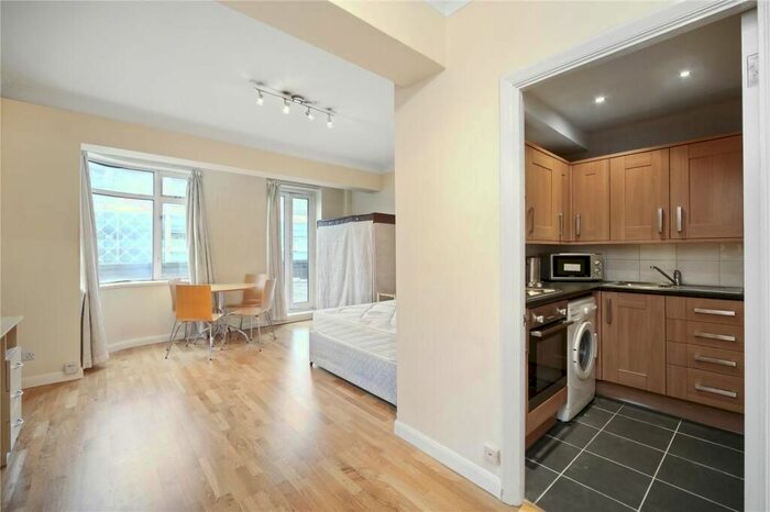 Studio To Rent In Warren Court, Euston Road, London, NW1