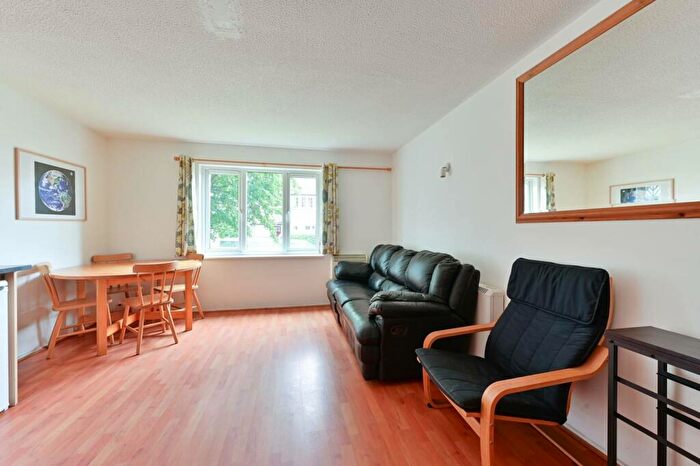 1 Bedroom Flat To Rent In Saxon Close, Surbiton, KT6