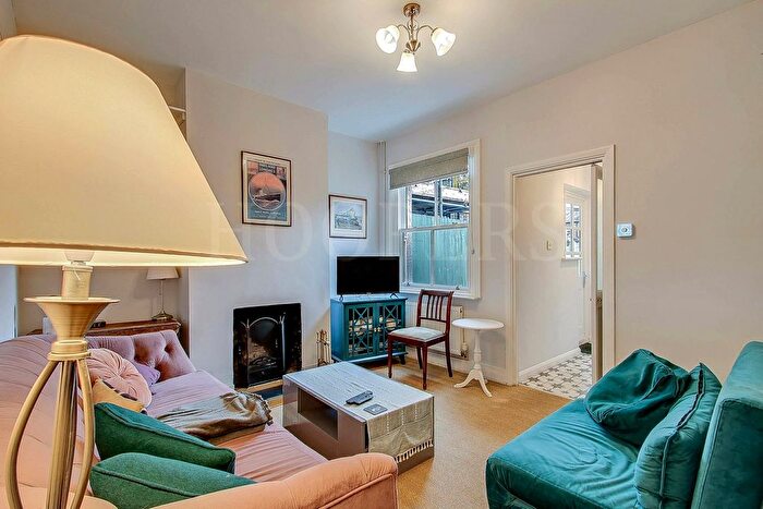 3 Bedroom Cottage For Sale In Quainton Street, London, NW10