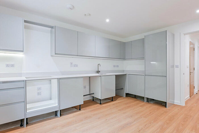 2 Bedroom Apartment To Rent In Flat Woodcote Reservoir, CR8