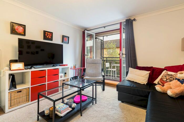 2 Bedroom Flat To Rent In Vestry Court, Monck Street, Westminster, London, SW1P